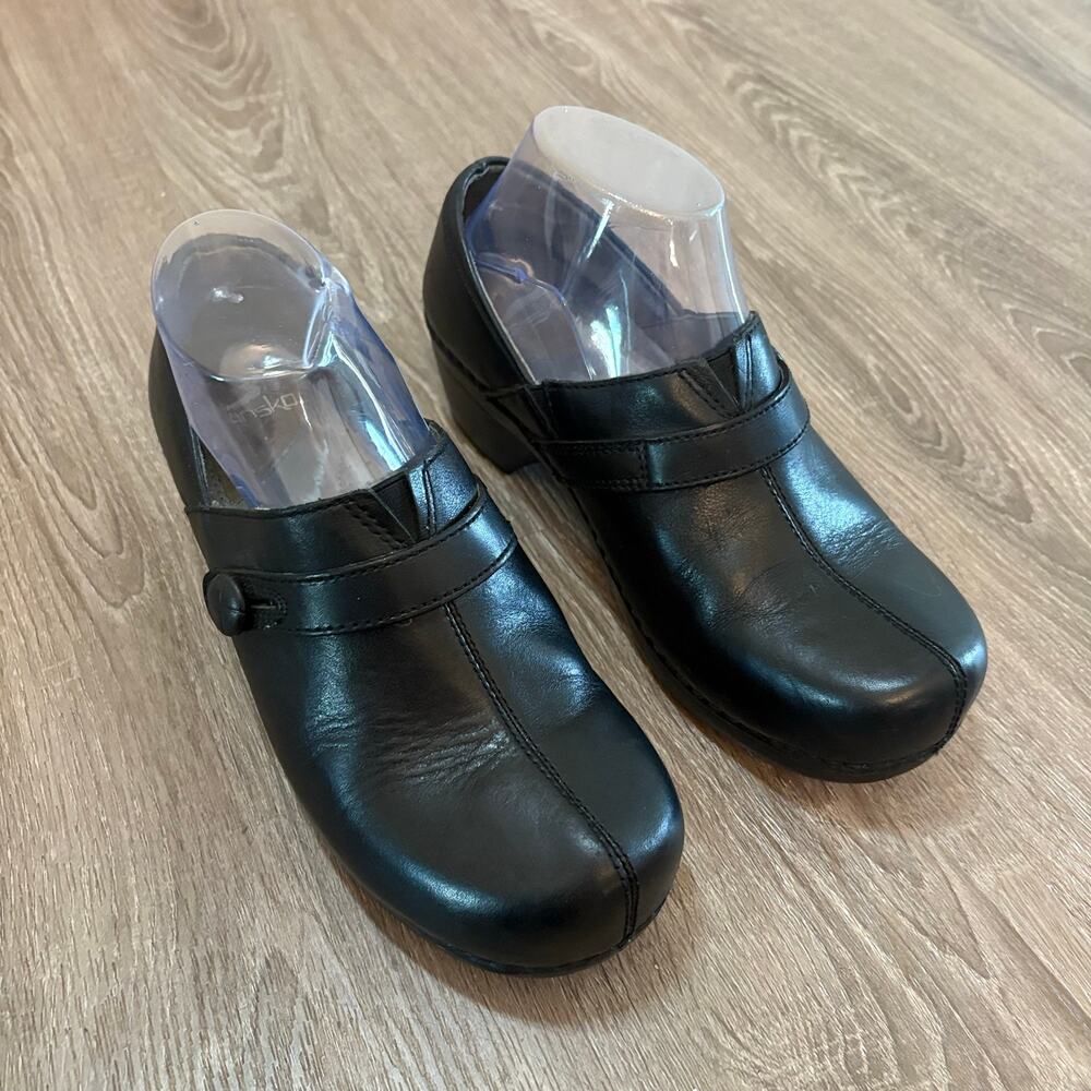 Dansko Solstice 9815020200 Black Leather Clogs Womens 38 US 7.5-8 Button Strap